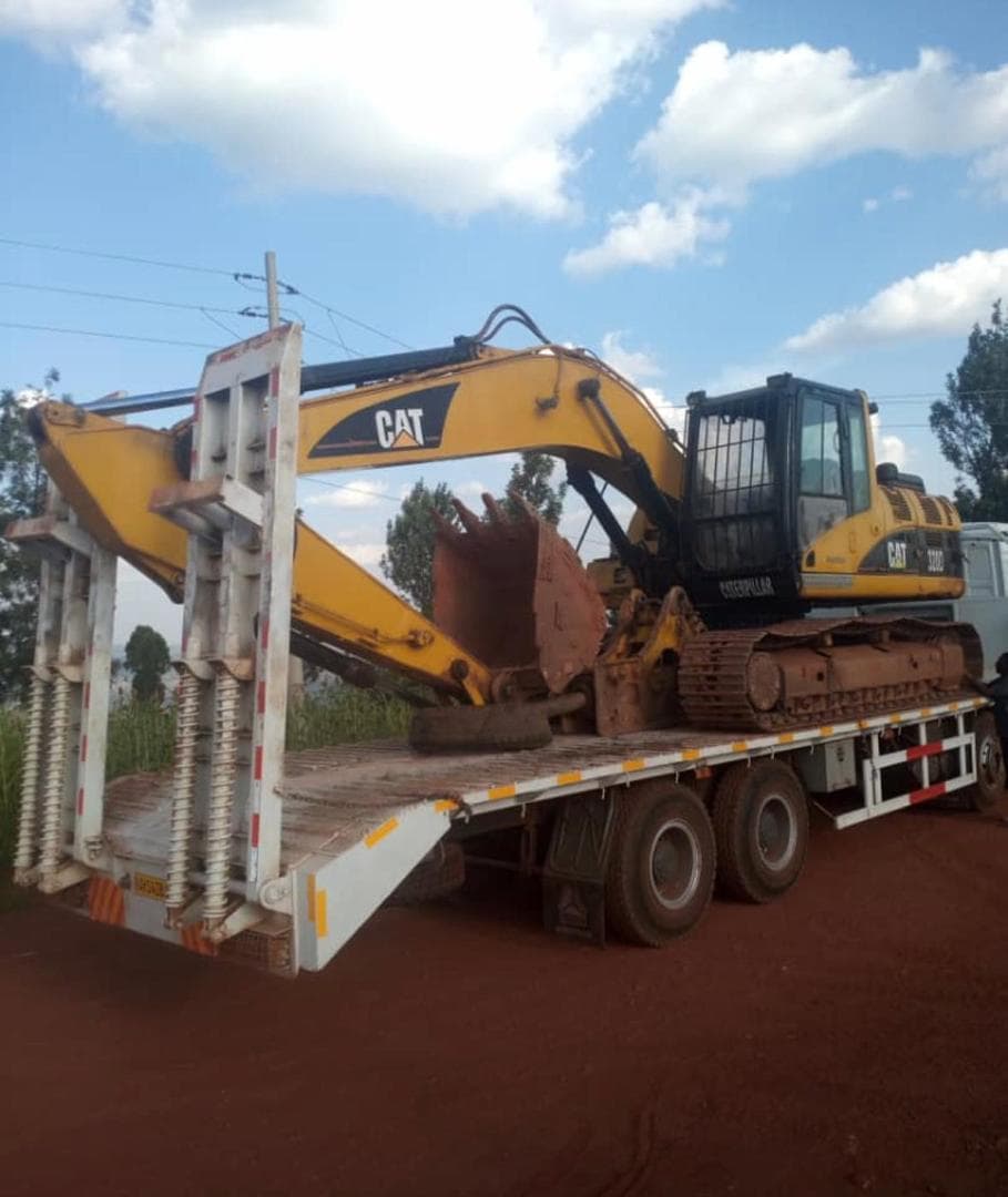 Caterpillar 320C excavator chained on a lowbed